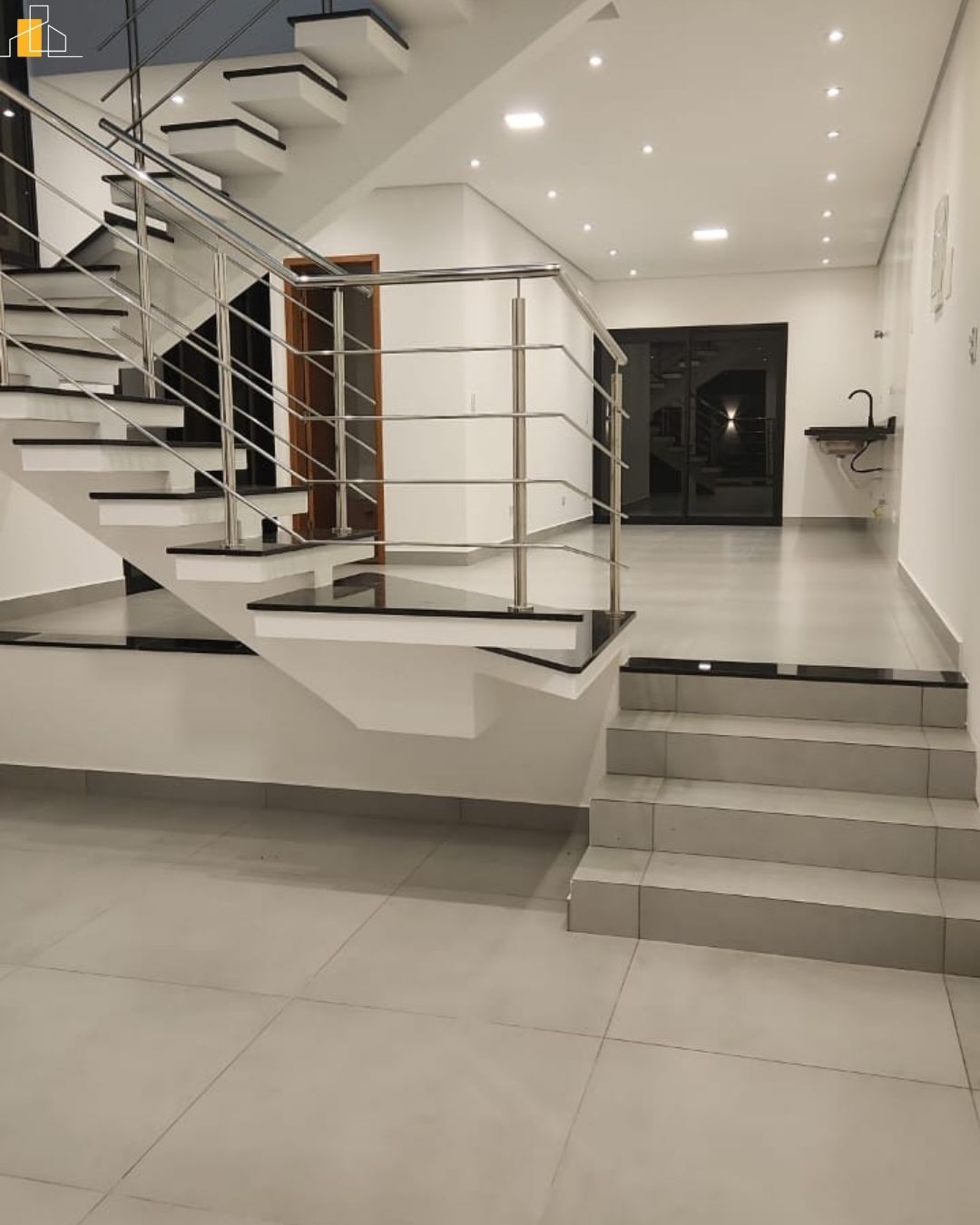 SOBRADO NO JARDIM DOS PINHEIROS ATIBAIA