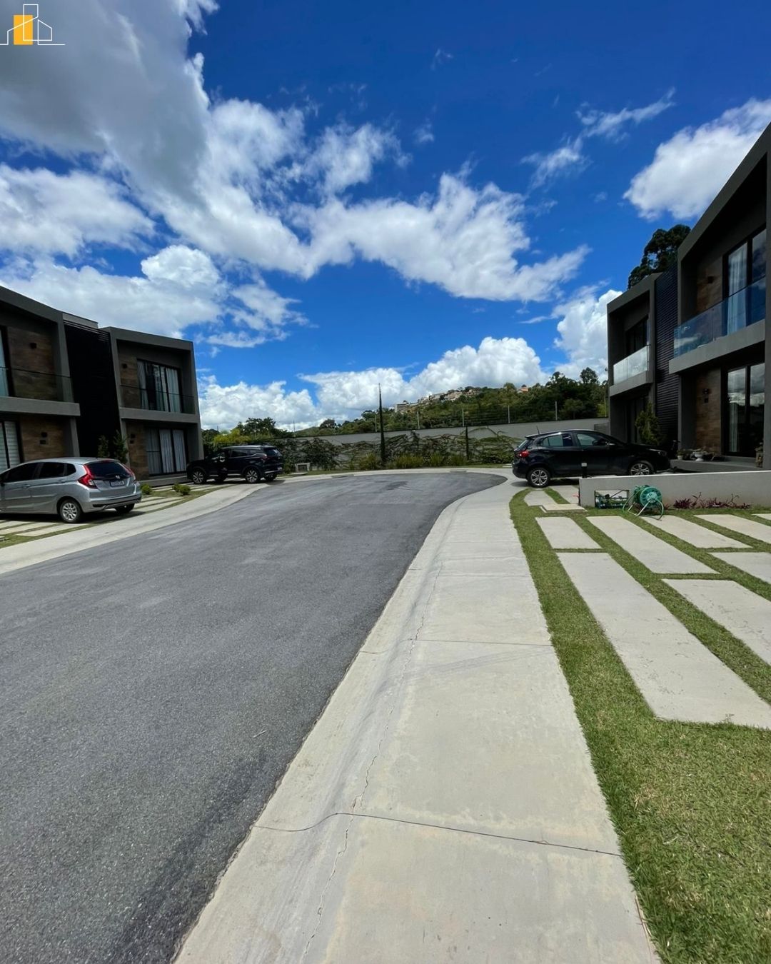 CASA EM CONDOMINIO MOBILADA  CONDOMINIO VUE 26 ATIBAIA