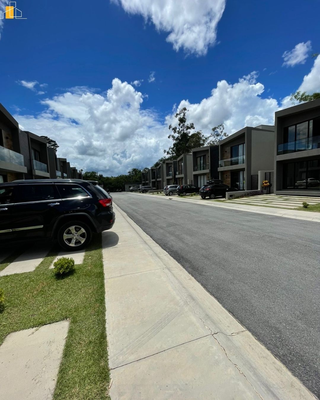 CASA EM CONDOMINIO MOBILADA  CONDOMINIO VUE 26 ATIBAIA