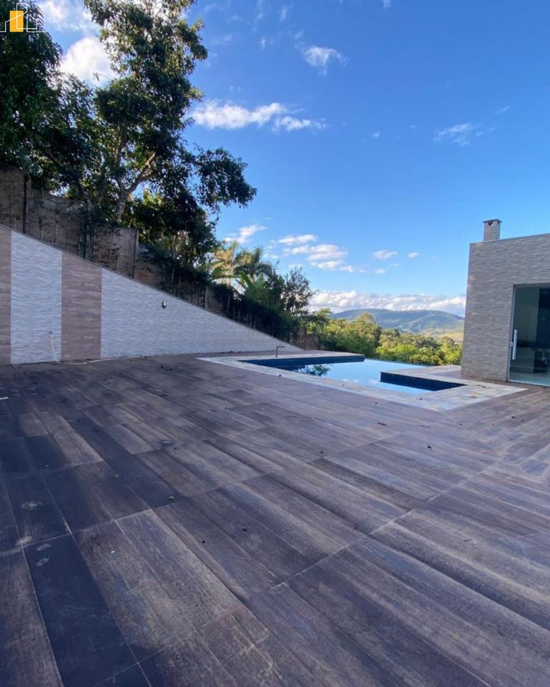 CASA EM CONDOMINIO ALPES DOURO COM 3 SUITES