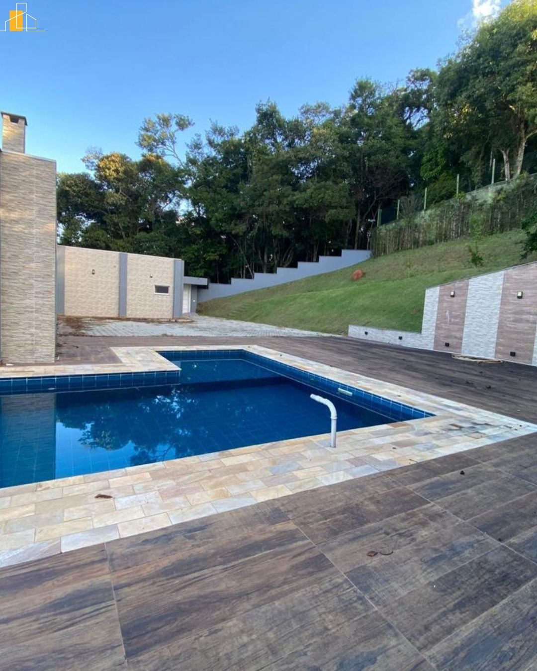 CASA EM CONDOMINIO ALPES DOURO COM 3 SUITES