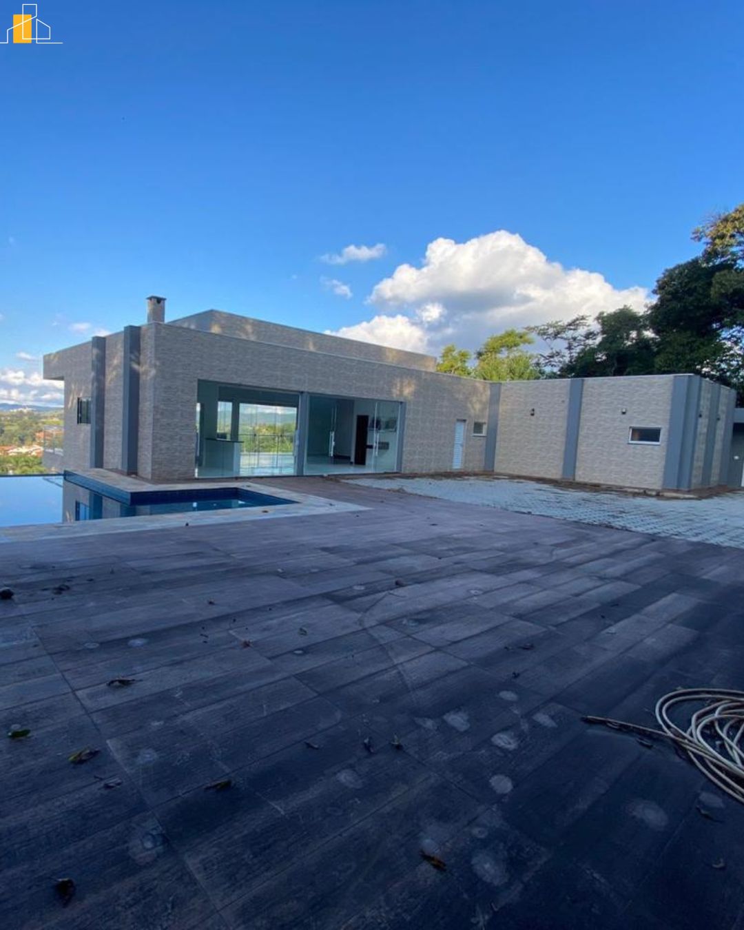 CASA EM CONDOMINIO ALPES DOURO COM 3 SUITES