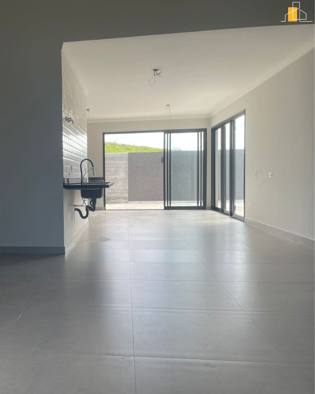 CASA EM CONDOMINIO PORTAL LAMIS ATIBAIA