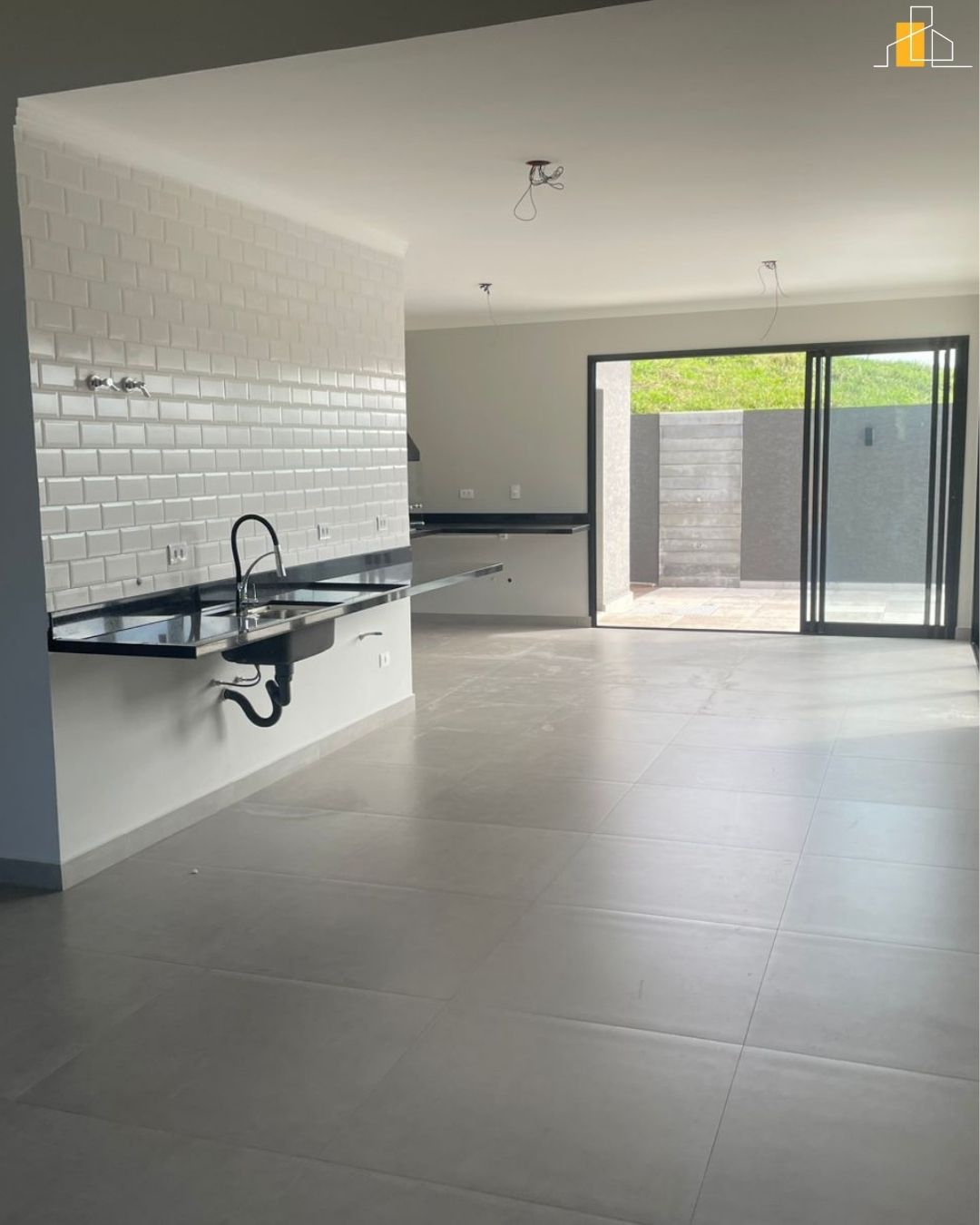 CASA EM CONDOMINIO PORTAL LAMIS ATIBAIA