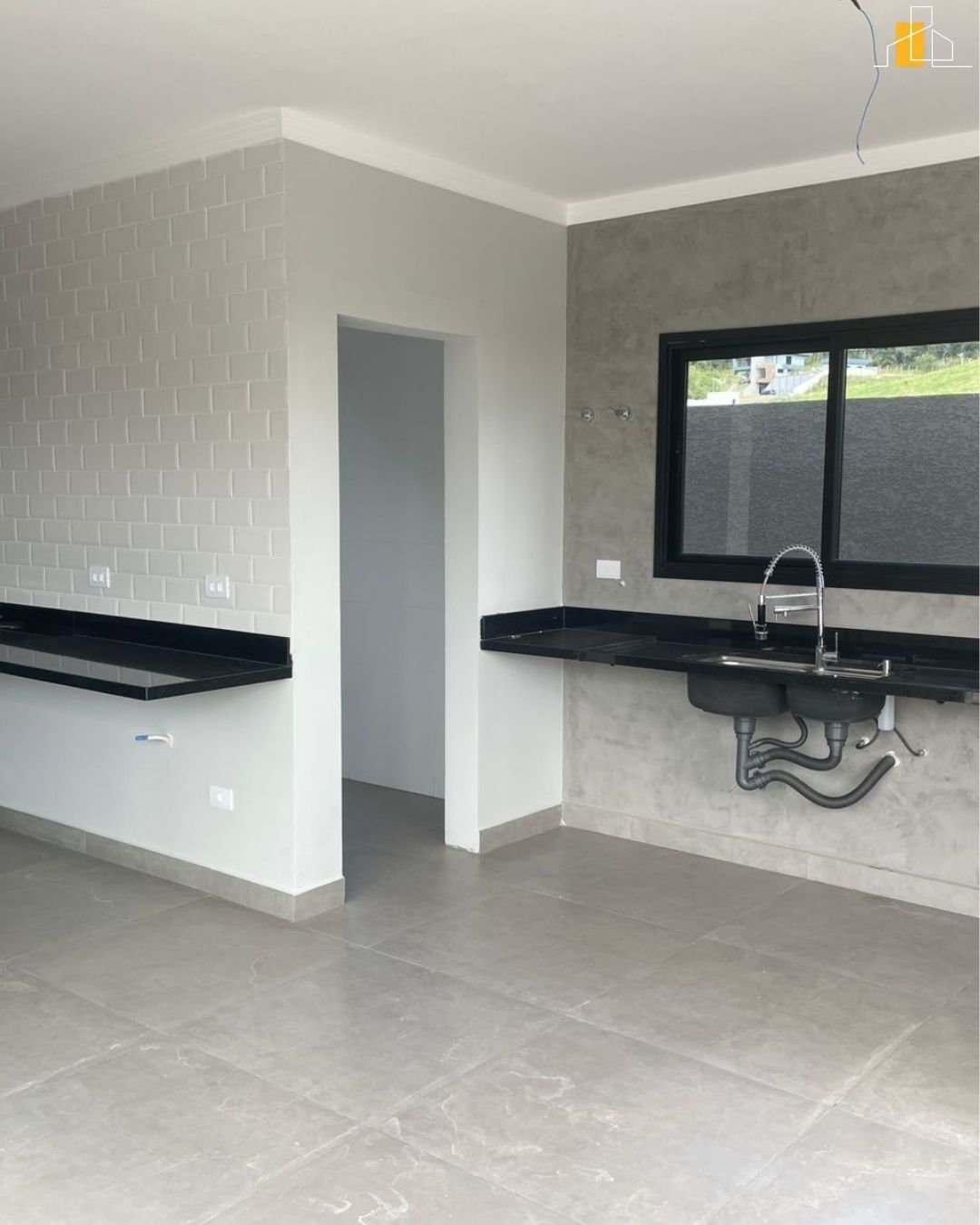 CASA EM CONDOMINIO PORTAL LAMIS ATIBAIA