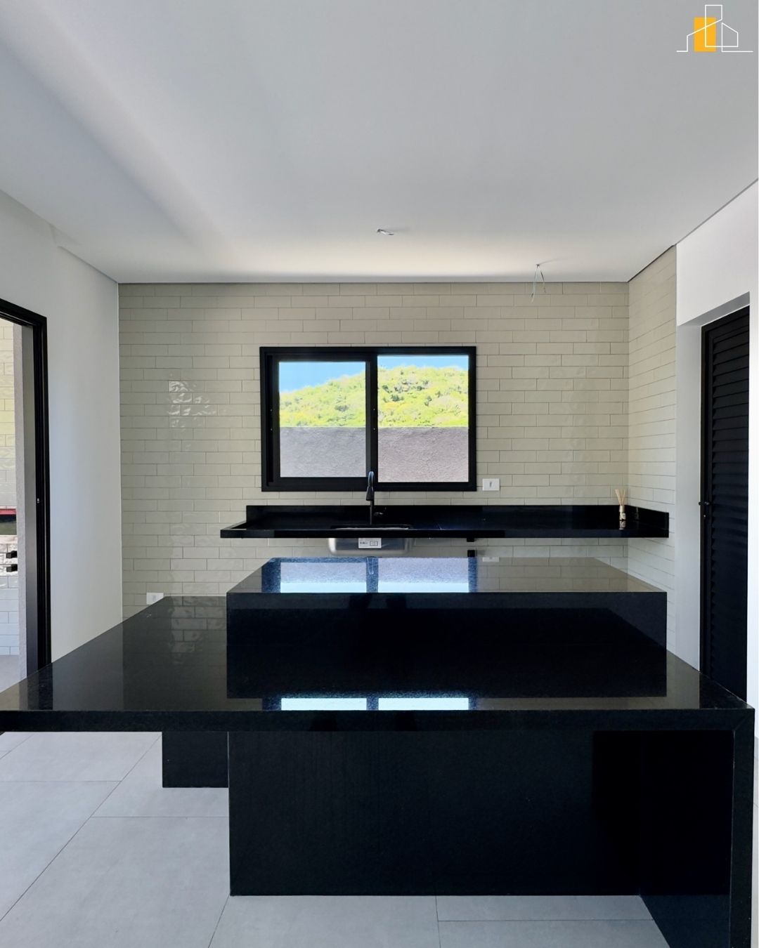 CASA EM CONDOMINIO PORTAL LAMIS ATIBAIA 2