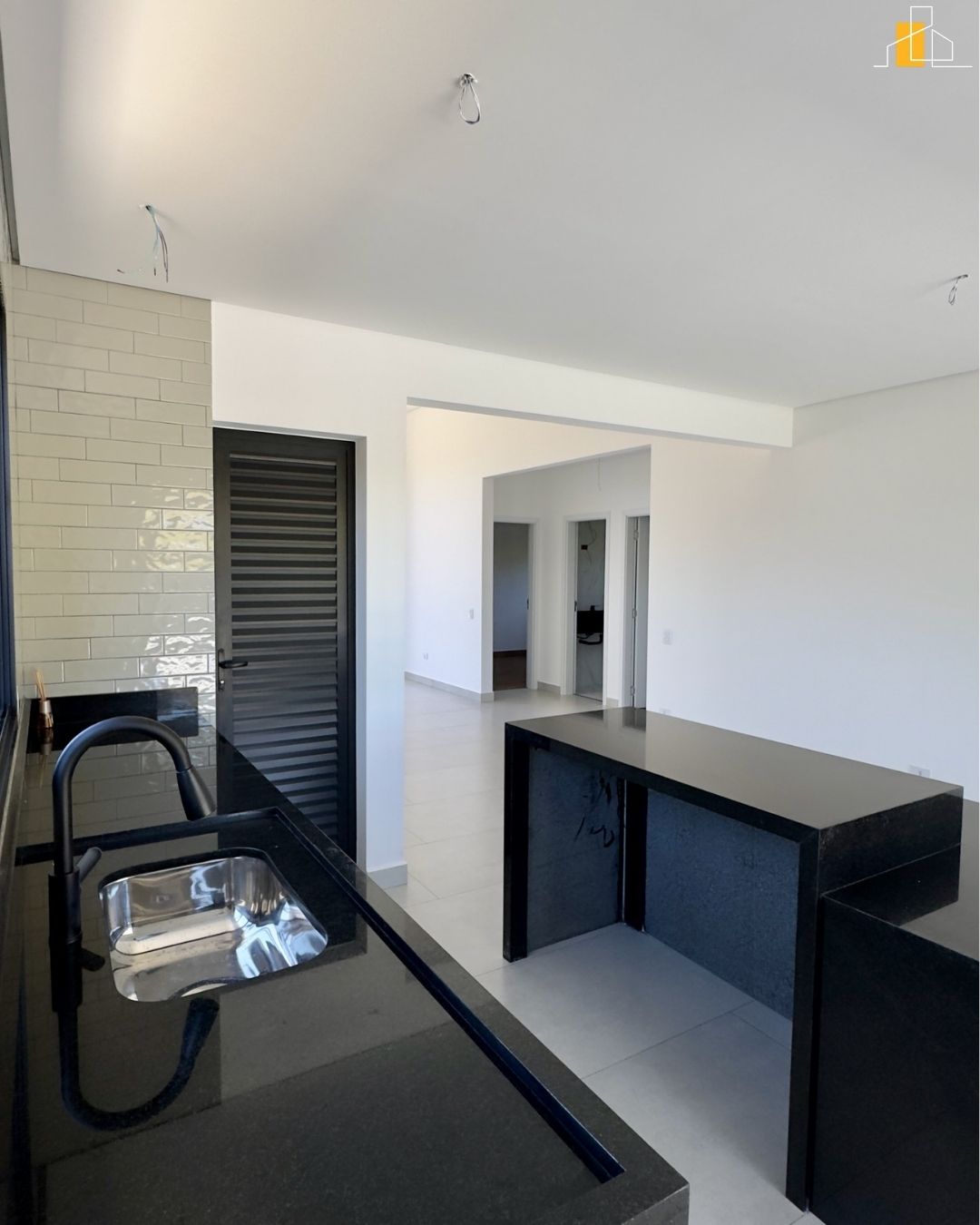 CASA EM CONDOMINIO PORTAL LAMIS ATIBAIA 2