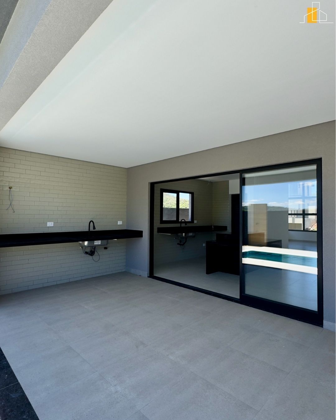 CASA EM CONDOMINIO PORTAL LAMIS ATIBAIA 2