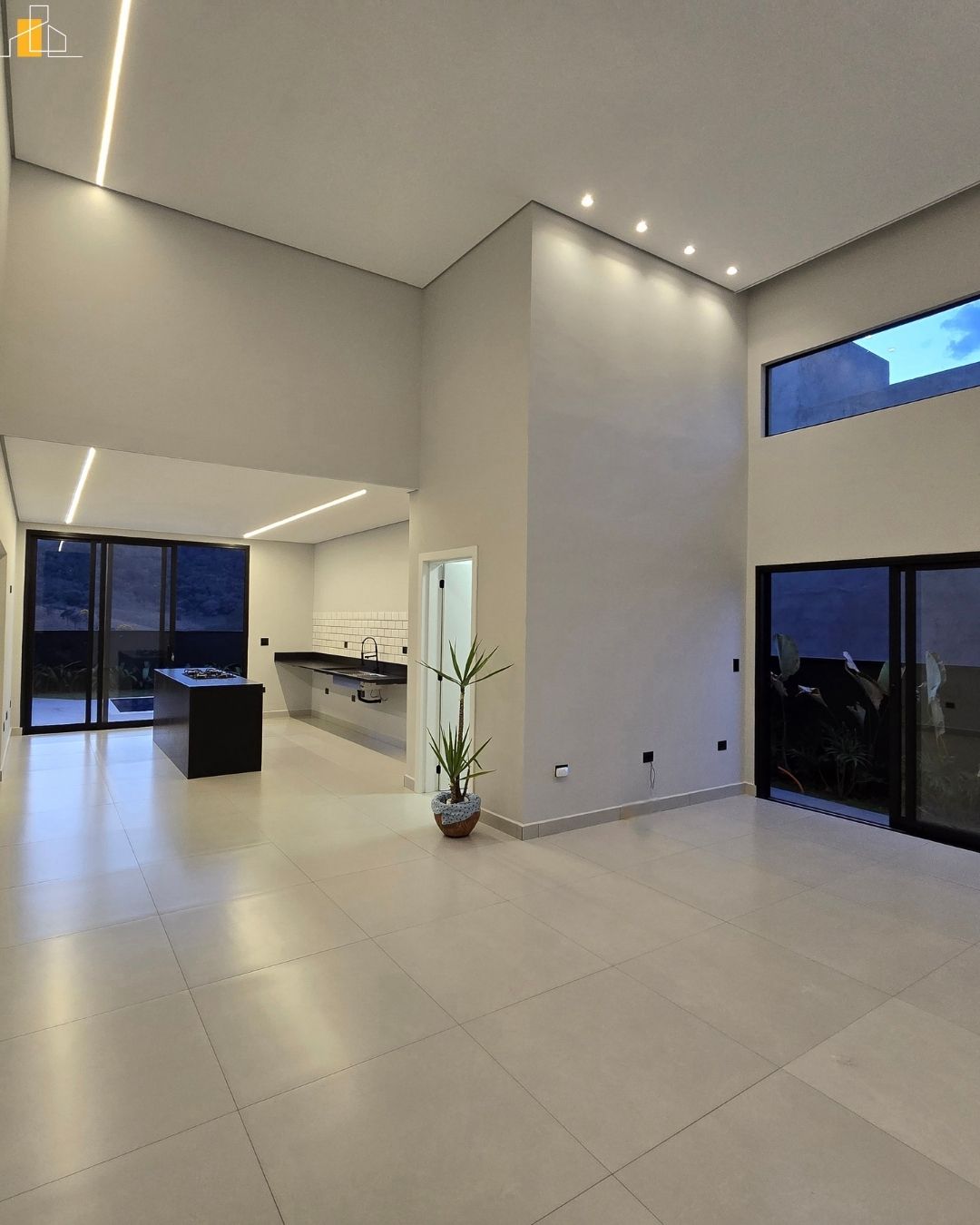 CASA EM CONDOMINIO PORTAL LAMIS AUTOMATIZA PELA ALEXA EM ATIBAIA