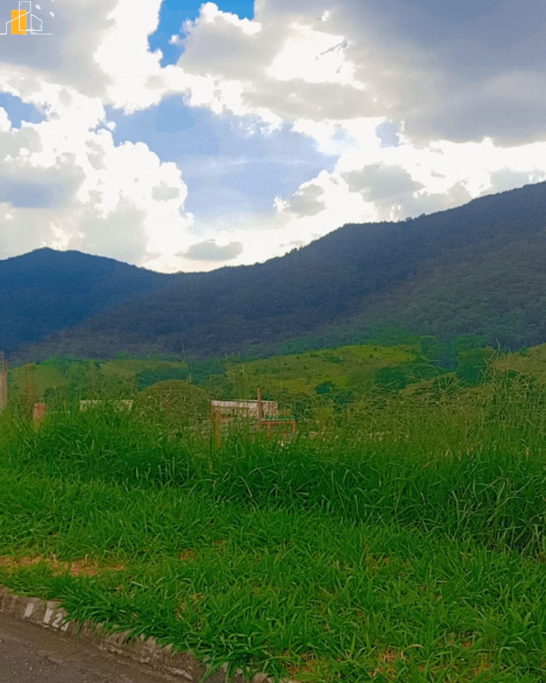 TERRENO EM PORTAL LAMIS DE 300M2  ATIBAIA V7