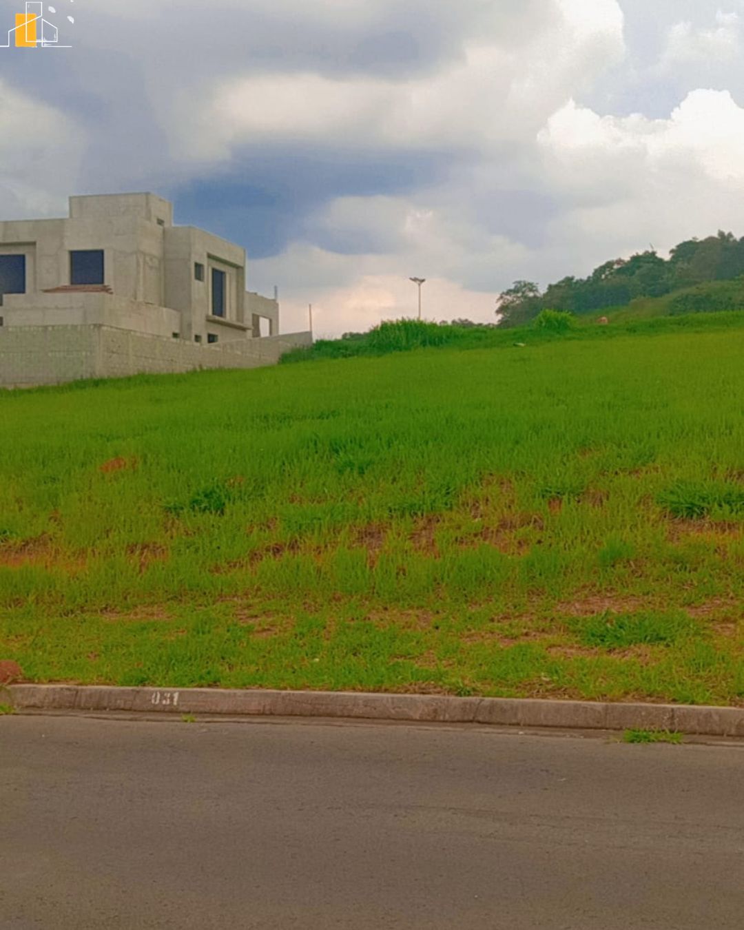 TERRENO EM PORTAL LAMIS DE 300M2  ATIBAIA Q31