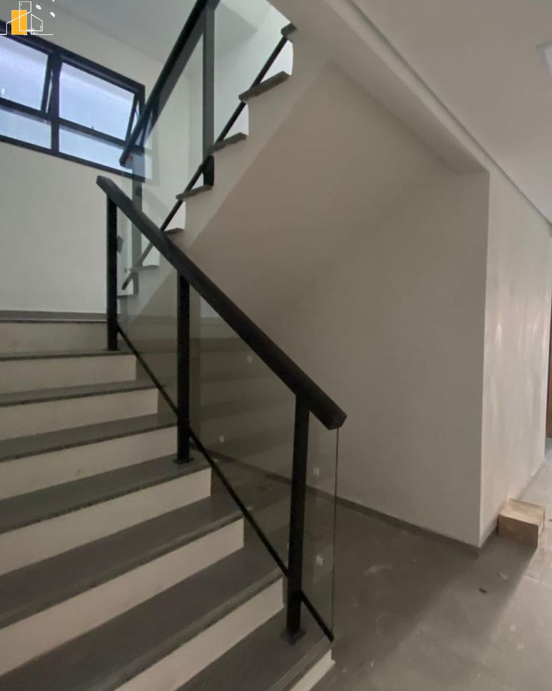 PRÉDIO COMERCIAL COM 11 SALAS EM BJP