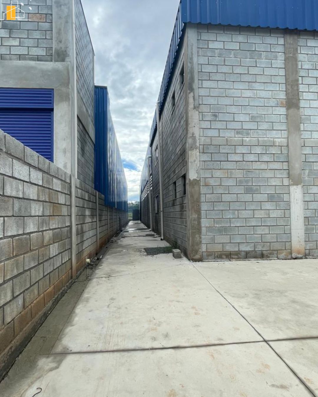 GALPÃO PARA LOCAÇÃO EM PIRACAIA