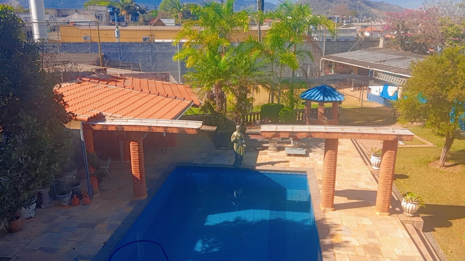 Área Espetacular na Av. Lucas Nogueira Garcez  AtibaiaSP