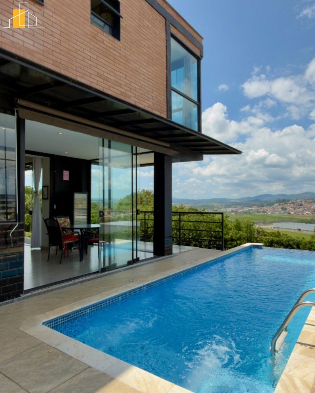 Arquitetura Moderna e Vista Panorâmica no Alto da Floresta  BJP