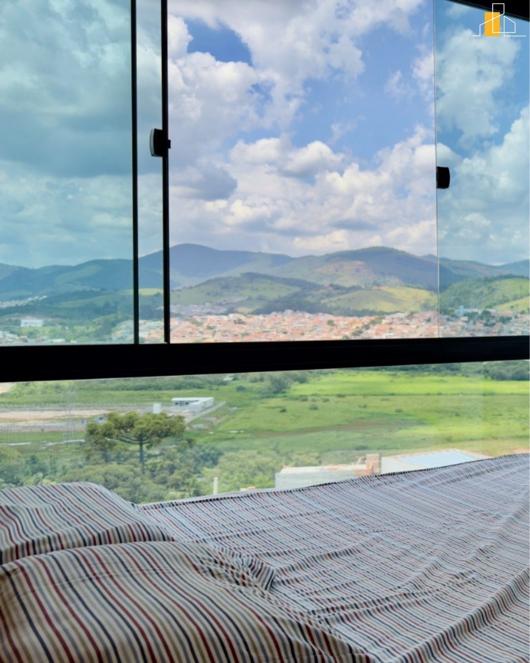 Arquitetura Moderna e Vista Panorâmica no Alto da Floresta  BJP
